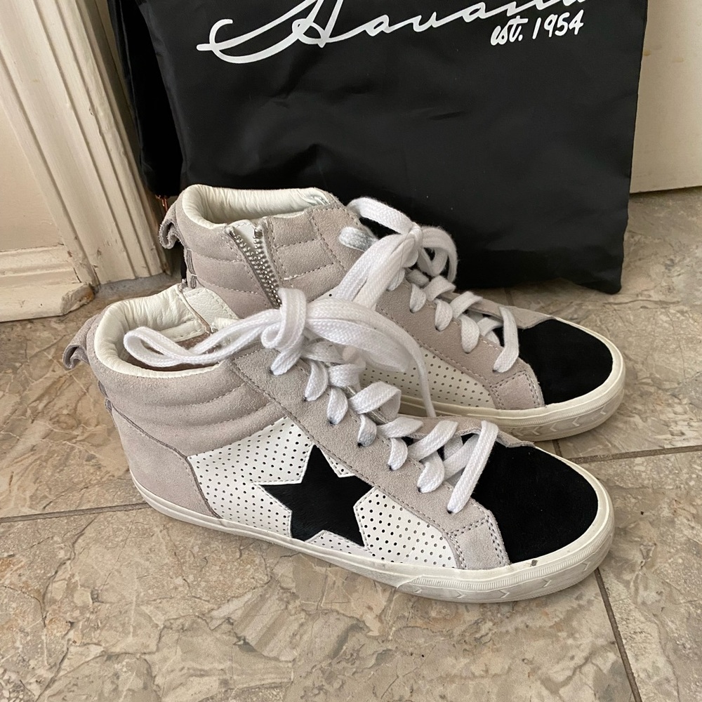 LIKE NEW-VINTAGE HAVANA 3/4 SNEAKER WITH SHOE BAG
